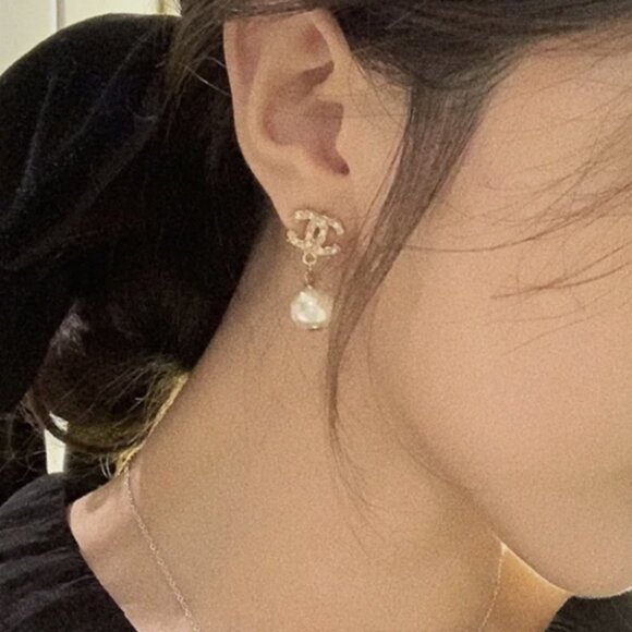 CHANEL Crystal-Embellished Silver Earrings - Picture 9 of 9